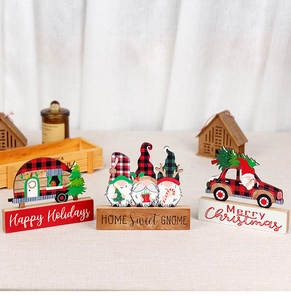 Dreiteiliges Weihnachts-Holzdeko-Set mit rot-schwarz karierten Zwergen und Motiven