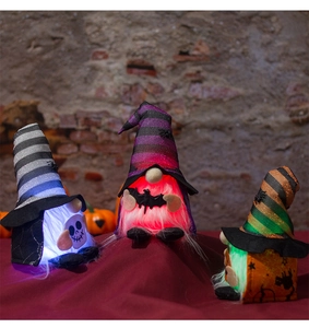 Τρεις φωτιζόμενοι νάνοι Halloween με φώτα LED, ριγέ καπέλα και λεπτομέρειες με νεκροκεφαλές