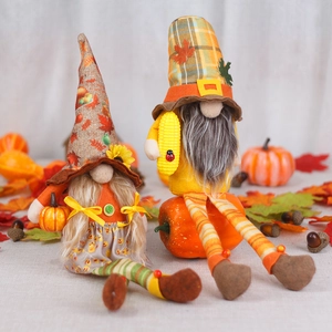 Gnomes d'automne avec tournesols et citrouilles pour la décoration de Thanksgiving