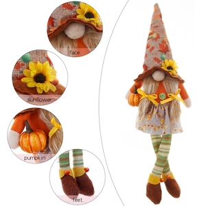 Gnome d'automne avec chapeau de tournesol et citrouille pour décoration de fête