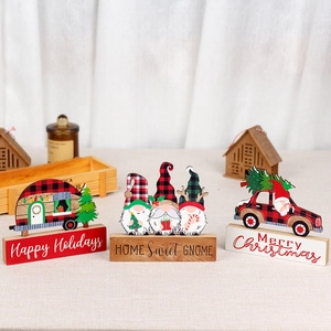 Dreiteiliges Weihnachtsset aus Holz mit Gnomen, Campingwagen und LKW-Tischdekoration