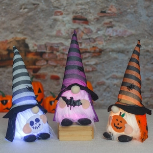 Σετ τριών φωτιζόμενων νάνων Halloween με καπέλα κολοκύθας, νυχτερίδας και κρανίου