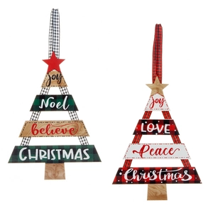 Kreative Weihnachtsbaum-Anhänger aus Holz mit karierten Mustern und festlichen Sprüchen