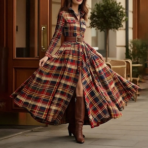 Robe chemise élégante à carreaux et manches longues avec ceinture en cuir marron