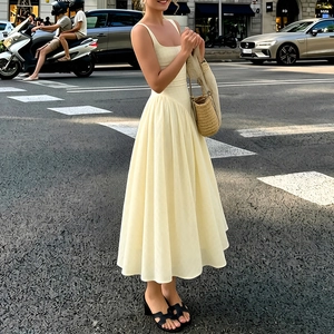 Robe midi rétro française jaune pâle à col carré avec ourlet plissé et taille ajustée
