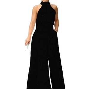 Combinaison licou noire élégante à jambes larges avec motifs abstraits subtils