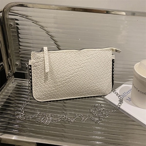 Women Fashion Woven Pattern Shoulder Bag Silver Rivet PU Leather Clutch Envelope Chain Bag Daily Party Crossbody Bag