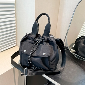 Lässige Trend Einfarbige Eimer Umhängetasche Leichte Handtasche Mit Großem Fassungsvermögen Schultertasche Für Damen Stoff Nylon Nähen Reisen Passende Tasche