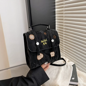 Trendige schwarze Handtasche mit süßer Cartoon-Stickerei und verstellbarem Riemen