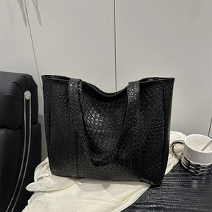 Minimalist black woven pattern tote bag with large capacity for shoulder use