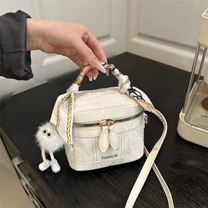 2025 Spring Fashion Women PU Leather Crossbody Box Bag With Silk Scarf Handle And Plush Charm Marble Pattern Shoulder Handbag