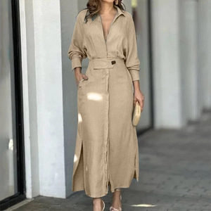 Vestido camisero largo caqui de manga larga con cinturón y abertura lateral