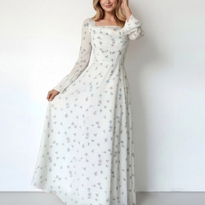 Elegant floral maxi dress with square neck and long flared sleeves in light cream chiffon