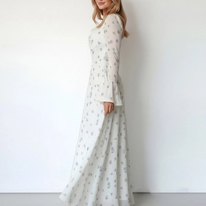 Elegant white floral maxi dress with long bell sleeves and slim waist for women