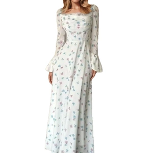 Elegante maxi-jurk met bloemenprint, klokmouwen en vierkante hals van witte chiffon
