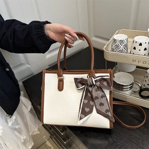 Sac fourre-tout chic crème et marron en cuir gaufré avec nœud en soie pour femme 2025