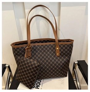 Set de grand sac cabas en toile à motif classique avec finitions en cuir et pochette