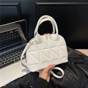 Borsa a Conchiglia in Pelle PU Trapuntata da Donna Motivo Geometrico a Triangolo Borsa a Tracolla Hardware Oro Borsa Urban Minimalista