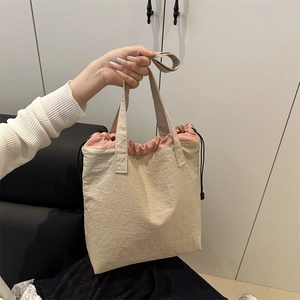 Women's Casual Drawstring Tote Bag Color Block Wrinkled Nylon Shoulder Bag Lightweight Large Capacity Fashion Handbag