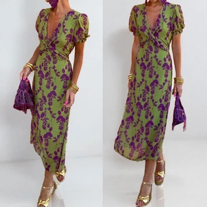 Robe Maxi Fleurie Élégante à Col en V pour Femmes Manches Bouffantes Courtes Taille Haute Plissée Coupe Slim Robe Bohème