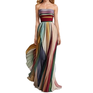 Robe longue bustier sexy avec rayures multicolores et tissu en mousseline plissée