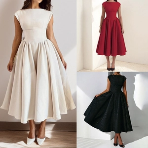 Vestido midi elegante estilo francés con espalda abierta y falda plisada con vuelo