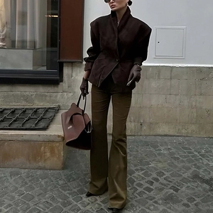 Elegant dark brown oversized blazer paired with corduroy trousers in a chic street style
