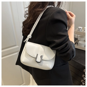 Detail of white vintage shoulder bag featuring silver U-shaped metal buckle and knotted strap