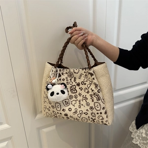 Sac Cabas en Maille Tissée pour Femmes Sac à Épaule Grande Capacité Avec Pendentif Panda en Peluche Graffiti Décontracté Sac à Main