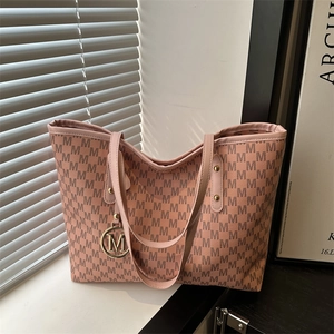 Urban Minimalist Synthetic Leather Monogram Tote Bag For Women Large Capacity Shoulder Bag With Metal Pendant Retro Daily Commute Handbag