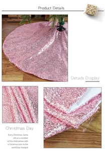 Dettaglio del tappeto per albero di Natale in paillettes oro rosa con cuciture e fodera