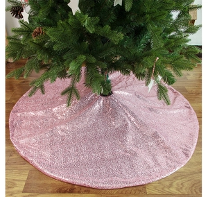 Dettaglio della gonna per albero di Natale con paillettes rosa e trama riflettente