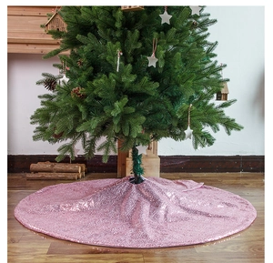 Dettaglio della gonna per albero di Natale con paillettes rosa e riflessi lucidi