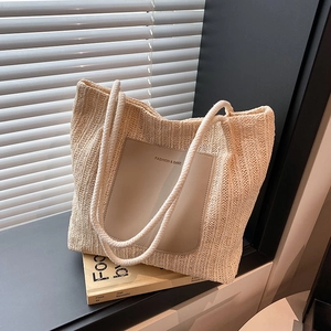 Sac fourre-tout chic en paille tressée crème avec anses en corde de coton pour l'été