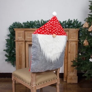Housse de chaise gnome de Noël en lin gris avec bonnet rouge aux motifs flocons