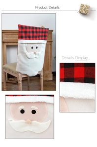 Détail de housse de chaise Père Noël à carreaux rouge et noir avec motifs peluche