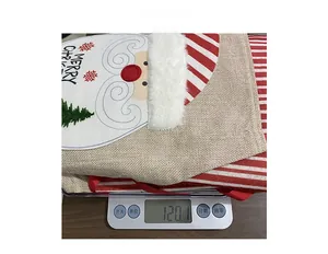 Detail showing Christmas apron weight of 120.1g on a scale for logistics check