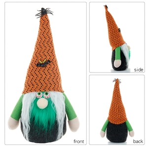 Vue de trois côtés du gnome d'Halloween en peluche avec chapeau orange et araignée