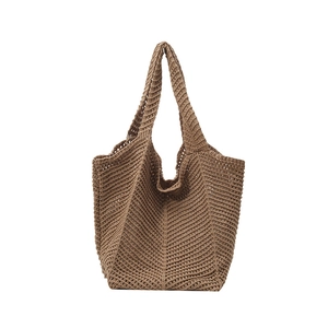 Sac fourre-tout en maille marron avec texture en V et larges bretelles décontracté
