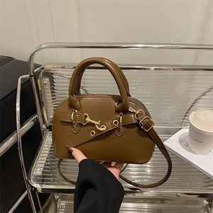 Borsa a mano retrò marrone scuro a forma di conchiglia con fibbie dorate per donna