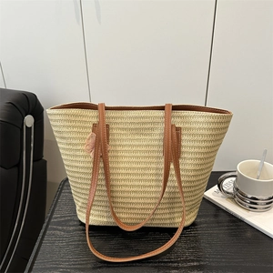 Sac fourre-tout tissé français avec poignées en cuir marron et écusson papillon rose