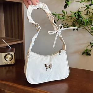 Sac Sous le Bras en Cuir PU Plissé Avec Décoration Papillon Métallique Bandoulière à Volants Nœud Pour Femmes Fête Quotidien