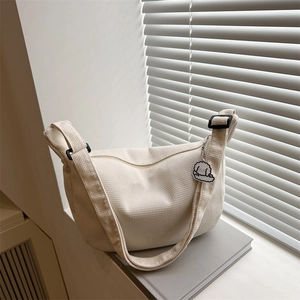 Borsa a Spalla in Velluto a Coste da Donna Stile Coreano Mezzaluna Borsa a Tracolla Con Ciondolo Cane Cartoon Casual