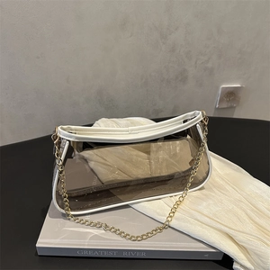 Borsa quadrata trasparente in PVC con bordo in pelle bianca e catena dorata