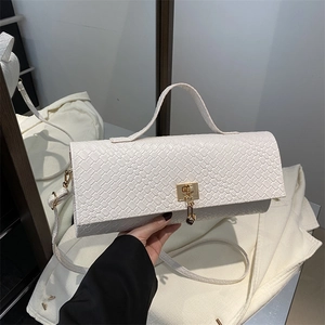 Sac à Épaule Vintage en Cuir PU pour Femmes Texture Tissée Sac à Bandoulière Élégant Avec Pendentif Serrure en Métal Doré