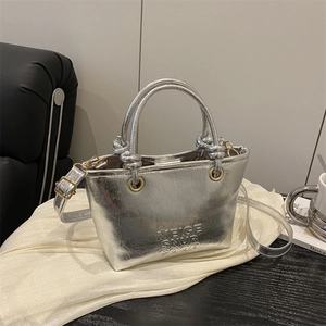 Borsa a secchiello in PU argento metallizzato con manici e tracolla regolabile trendy