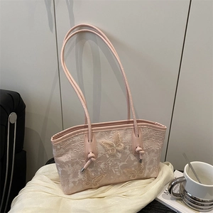 Roze kanten tote tas met 3D vlinderborduurwerk en slanke schouderbanden stijl
