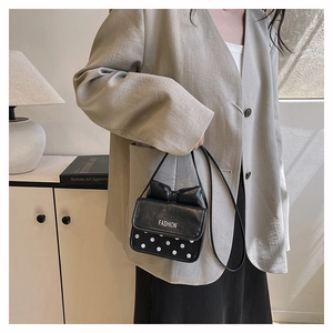 Mini sac bandoulière noir à pois blancs avec un nœud élégant et inscription Fashion chic