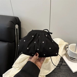 Black floral cloud-shaped drawstring cosmetics bag with sweet daisy prints for summer skincare