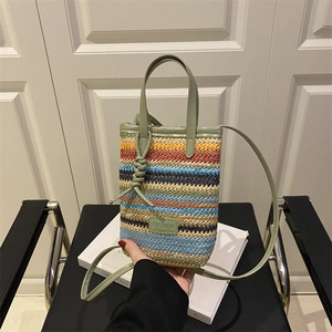 Mini sac en paille à rayures colorées avec poignées vertes et bandoulière pour femme